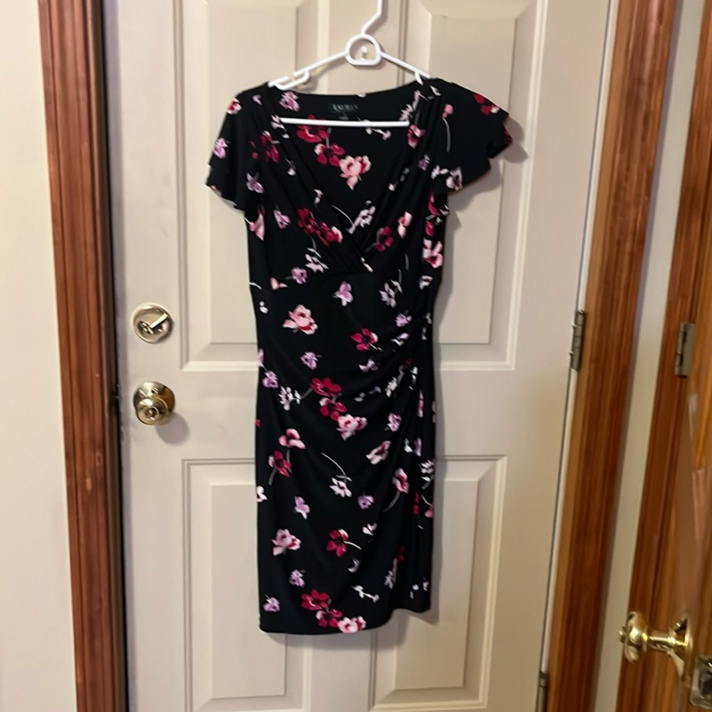 Pretty lightweight dress. Size 6. 39 inches from shoulder.